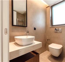 3 bedroom penthouse apartment with pool in Chania town, sleeps 6
